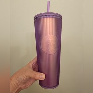 NWT Starbucks 2024 LATAM Limited Edition Matte Pleated Venti Tumbler